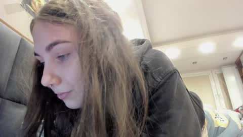 Snapshot of shadow_raffi chatting on December 2, 1:36 am shadow_raffi online show from December 2, 1:36 am