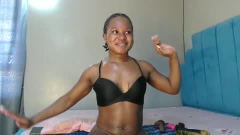 Snapshot of shadow_sweets chatting on February 19, 9:39 am Shadow online show from February 19, 9:39 am