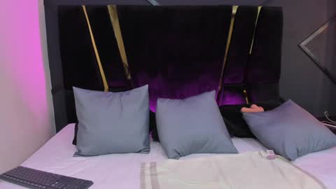 Shaina Vasquez online show from January 22, 4:23 am