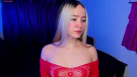 Shaira Clark online show from April 23, 2:46 am