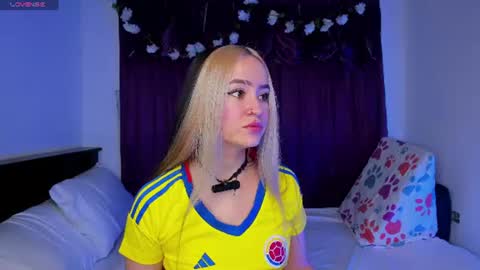 Shaira Clark online show from June 18, 2:23 am