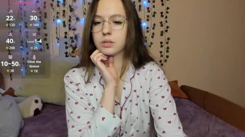Snapshot of shalinamontana chatting on October 19, 3:34 pm Vivian online show from October 19, 3:34 pm