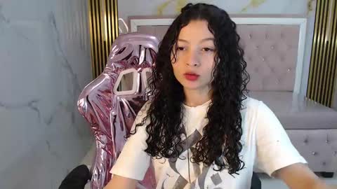 Snapshot of shalon_diaz_sub chatting on December 17, 1:05 pm Shalon online show from December 17, 1:05 pm