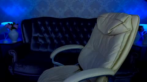 Lessi online show from April 25, 1:41 pm