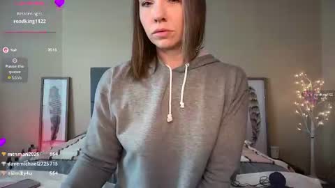 Snapshot of shameless_shalynn chatting on June 8, 4:18 pm Shalynn online show from June 8, 4:18 pm