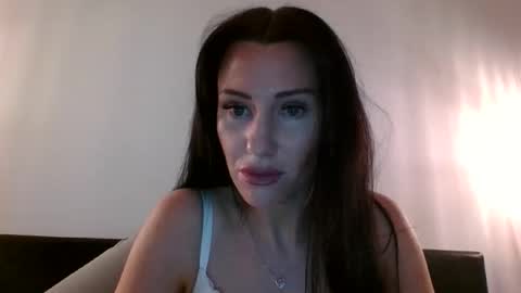 Annaleseee online show from October 17, 2:19 pm