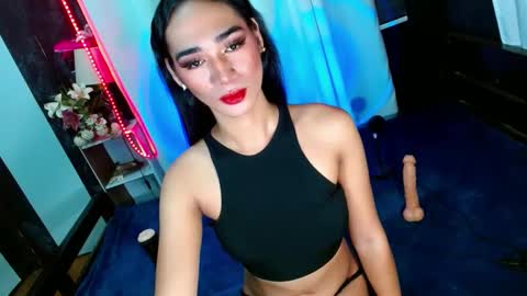 Snapshot of shane_hugexx chatting on December 15, 2:19 am MISS SHANE online show from December 15, 2:19 am