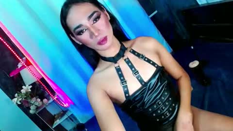 Snapshot of shane_hugexx chatting on December 15, 4:59 pm MISS SHANE online show from December 15, 4:59 pm