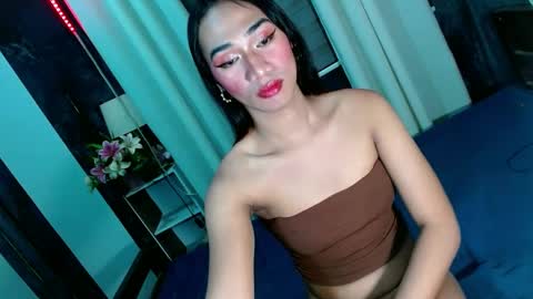 Snapshot of shane_hugexx chatting on January 17, 8:11 pm MISS SHANE online show from January 17, 8:11 pm