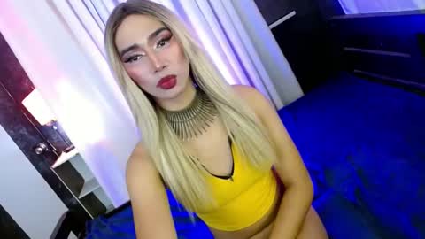 Snapshot of shane_hugexx chatting on February 25, 9:24 pm MISS SHANE online show from February 25, 9:24 pm