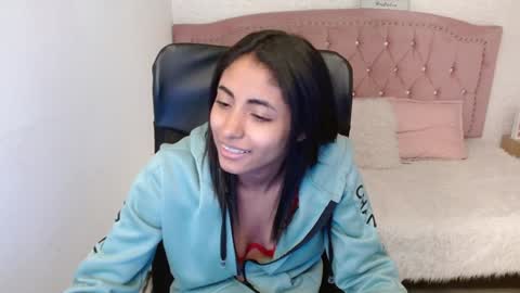 Snapshot of shaneelle chatting on January 22, 9:13 am shanelle online show from January 22, 9:13 am