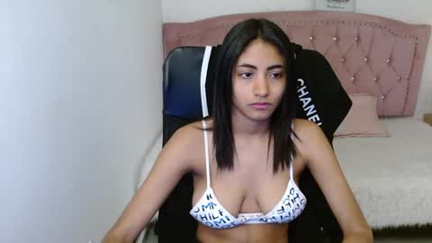 Snapshot of shaneelle chatting on January 23, 3:16 am shanelle online show from January 23, 3:16 am