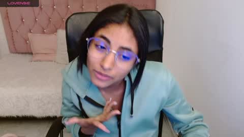 Snapshot of shaneelle chatting on January 24, 9:06 am shanelle online show from January 24, 9:06 am