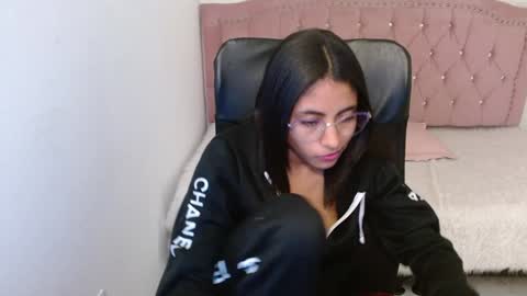 Snapshot of shaneelle chatting on January 29, 6:12 am shanelle online show from January 29, 6:12 am