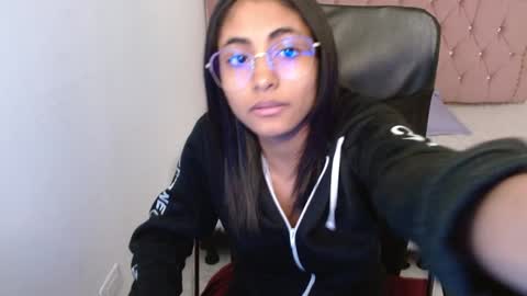 Snapshot of shaneelle chatting on January 29, 9:23 am shanelle online show from January 29, 9:23 am