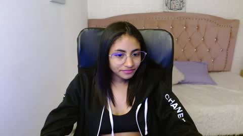 Snapshot of shaneelle chatting on January 31, 3:09 am shanelle online show from January 31, 3:09 am