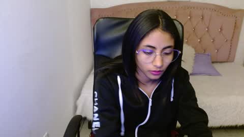 Snapshot of shaneelle chatting on January 31, 9:16 am shanelle online show from January 31, 9:16 am