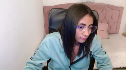 Snapshot of shaneelle chatting on February 1, 9:21 am shanelle online show from February 1, 9:21 am