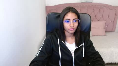 Snapshot of shaneelle chatting on February 3, 3:09 am shanelle online show from February 3, 3:09 am