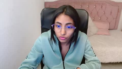 Snapshot of shaneelle chatting on February 4, 9:28 am shanelle online show from February 4, 9:28 am