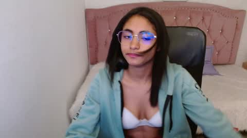 Snapshot of shaneelle chatting on February 6, 6:08 am shanelle online show from February 6, 6:08 am