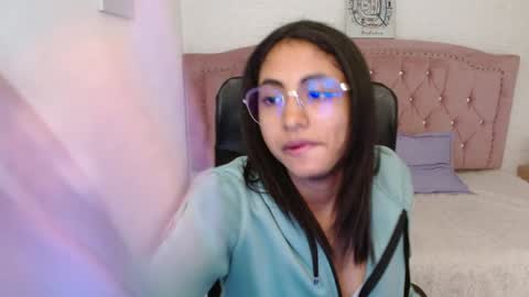 Snapshot of shaneelle chatting on February 6, 9:11 am shanelle online show from February 6, 9:11 am