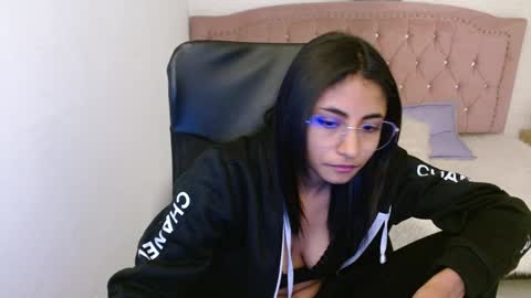 Snapshot of shaneelle chatting on February 7, 6:14 am shanelle online show from February 7, 6:14 am