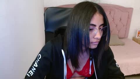 Snapshot of shaneelle chatting on February 10, 6:31 am shanelle online show from February 10, 6:31 am