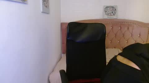 Snapshot of shaneelle chatting on February 14, 3:00 am shanelle online show from February 14, 3:00 am