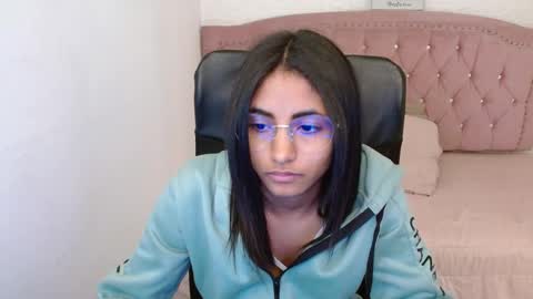 Snapshot of shaneelle chatting on February 15, 9:16 am shanelle online show from February 15, 9:16 am