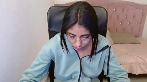 Snapshot of shaneelle chatting on February 18, 9:21 am shanelle online show from February 18, 9:21 am