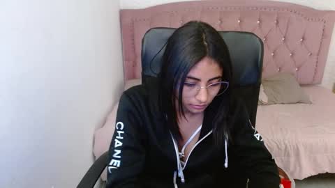 Snapshot of shaneelle chatting on February 20, 9:11 am shanelle online show from February 20, 9:11 am