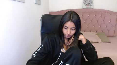 Snapshot of shaneelle chatting on February 22, 6:06 am shanelle online show from February 22, 6:06 am