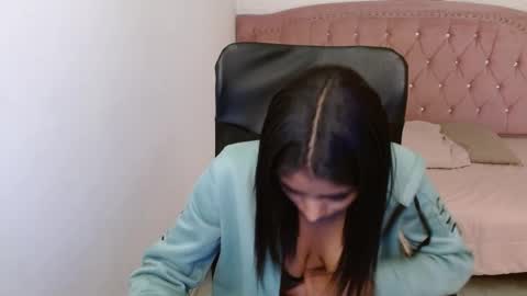 Snapshot of shaneelle chatting on February 25, 6:14 am shanelle online show from February 25, 6:14 am