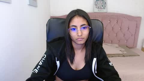 Snapshot of shaneelle chatting on February 26, 6:26 am shanelle online show from February 26, 6:26 am