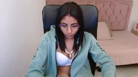 Snapshot of shaneelle chatting on March 1, 6:13 am shanelle online show from March 1, 6:13 am