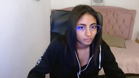 Snapshot of shaneelle chatting on March 3, 9:22 am shanelle online show from March 3, 9:22 am