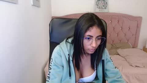 Snapshot of shaneelle chatting on March 4, 9:07 am shanelle online show from March 4, 9:07 am