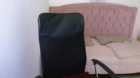 Snapshot of shaneelle chatting on March 5, 9:16 am shanelle online show from March 5, 9:16 am