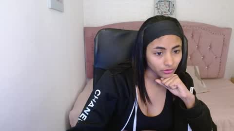 Snapshot of shaneelle chatting on March 7, 3:08 am shanelle online show from March 7, 3:08 am