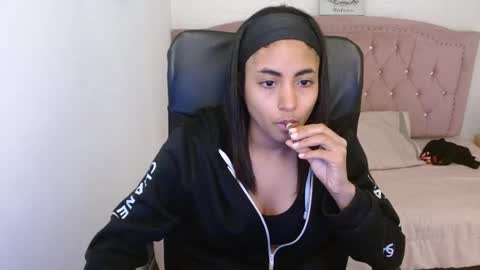 Snapshot of shaneelle chatting on March 7, 6:13 am shanelle online show from March 7, 6:13 am