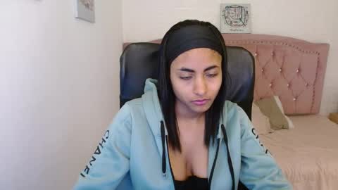 Snapshot of shaneelle chatting on March 8, 3:39 am shanelle online show from March 8, 3:39 am