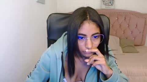 Snapshot of shaneelle chatting on March 11, 6:10 am shanelle online show from March 11, 6:10 am