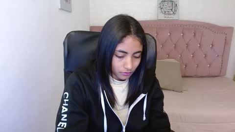 Snapshot of shaneelle chatting on March 12, 3:02 am shanelle online show from March 12, 3:02 am