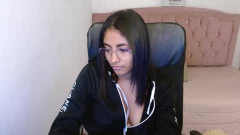 Snapshot of shaneelle chatting on March 12, 6:07 am shanelle online show from March 12, 6:07 am