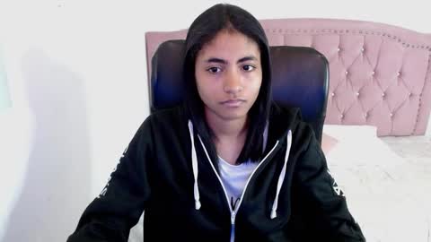 Snapshot of shaneelle chatting on October 1, 3:12 am shanelle online show from October 1, 3:12 am