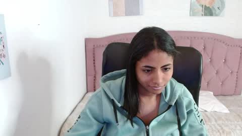 Snapshot of shaneelle chatting on October 6, 3:26 am shanelle online show from October 6, 3:26 am