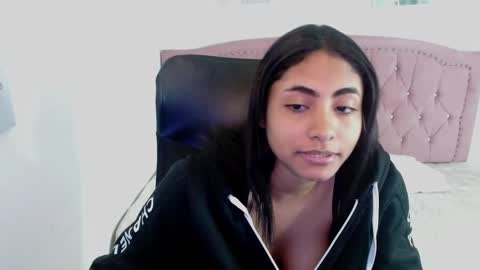 Snapshot of shaneelle chatting on October 9, 3:37 am shanelle online show from October 9, 3:37 am