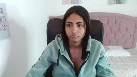 Snapshot of shaneelle chatting on October 13, 3:06 am shanelle online show from October 13, 3:06 am