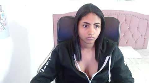 Snapshot of shaneelle chatting on October 14, 3:18 am shanelle online show from October 14, 3:18 am